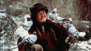 Murió Brenda Fricker, la recordada “señora de las palomas” de “Mi pobre angelito 2”
