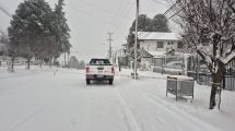 Imagen de Bariloche bajo la nieve: declaran la emergencia climática y piden evitar desplazamientos innecesarios