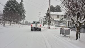 Bariloche bajo la nieve: declaran la emergencia climática y piden evitar desplazamientos innecesarios