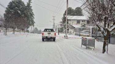 Bariloche bajo la nieve: declaran la emergencia climática y piden evitar desplazamientos innecesarios