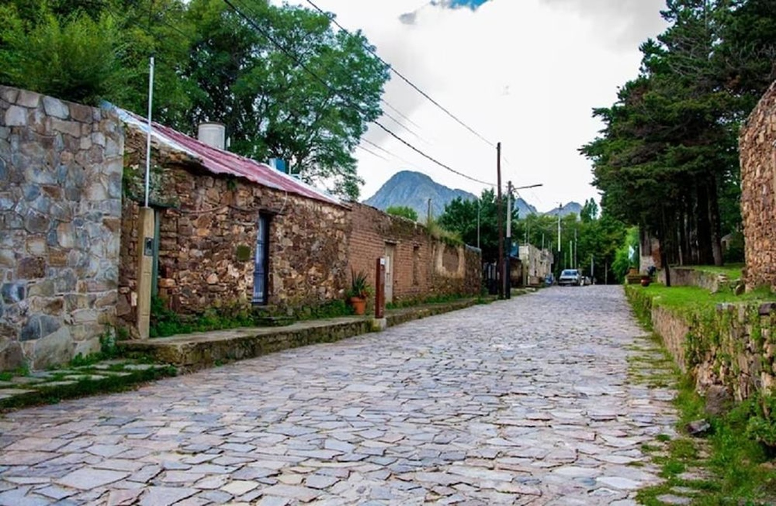Un pueblo argentino celebra un sorteo de oro para turistas