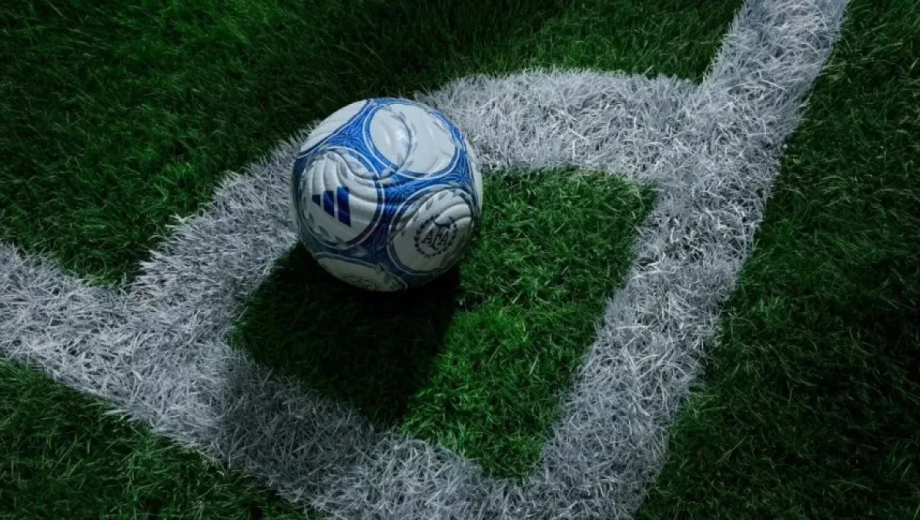 Argentum gambeta, la pelota oficial del fútbol argentino.