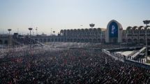 Imagen de Funeral multitudinario en Irán por Alí Jamenei: asistieron tres de sus hijos, pero no su sucesor Mojtaba