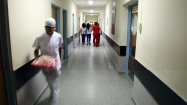 Salud activó el control de asistencia, con reconocimiento facial, en el hospital de San Antonio y cómo sigue