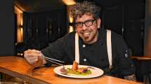 Imagen de Bariloche: este chef tucumano hoy la rompe con los sabores del Norte en restaurante en el Catedral