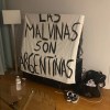 Imagen de ¿Una sábana de hotel?: el misterio detrás de la bandera de Malvinas que desplegó la Selección Argentina