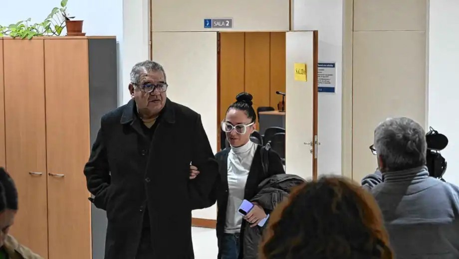 Imputan a la mujer acusada de falsa médica en Roca: la Fiscalía Federal le adjudicó seis hechos.  Fotos: Juan Thomes