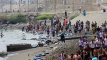 Imagen de Video | «Situación límite» en España: exigen cerrar una frontera por la llegada de cientos de migrantes marroquíes