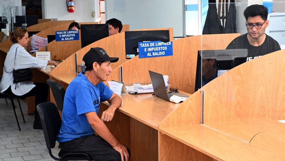 La Municipalidad de Viedma habilitó el pago semestral de tasas con descuento. Foto: Marcelo Ochoa.
