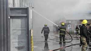 Mapa del corte por el incendio en un depósito de Neuquén: las calles que no se pueden transitar