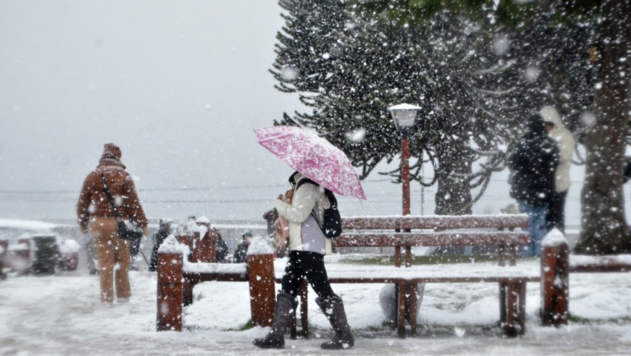 La nieve regresó a Bariloche para coronar la semana más visitada por los turistas. Foto: Chino Leiva