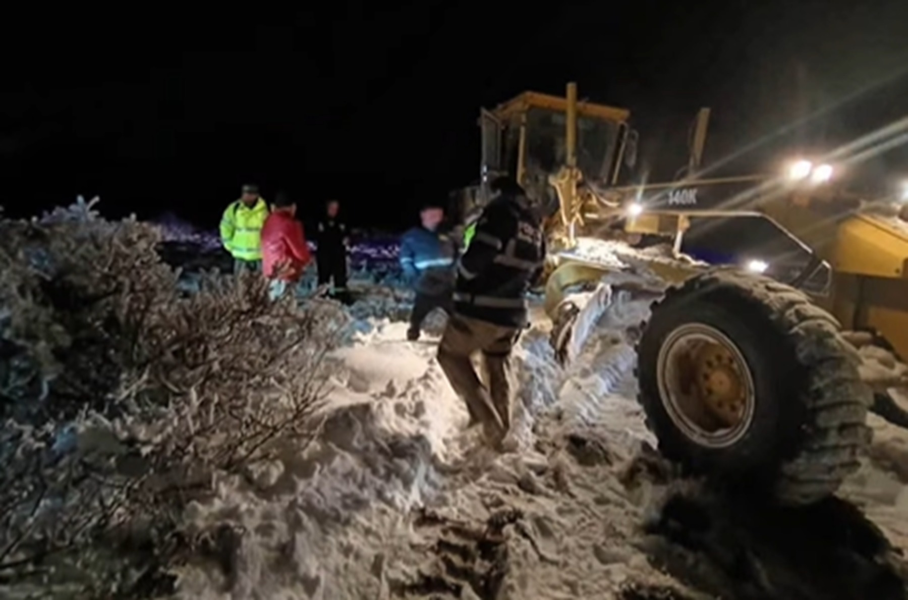Video | Quedaron atrapados en la nieve y con -18 °C: el operativo para rescatar a una pareja en una ruta de la Patagonia