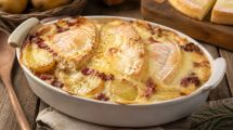 Imagen de Tartiflette: la receta francesa con papas, panceta y queso gratinado que conquista en invierno