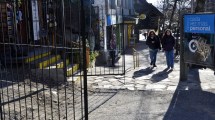 Imagen de Instalan rejas a un anfiteatro al aire libre de Bariloche y fijan límite de uso