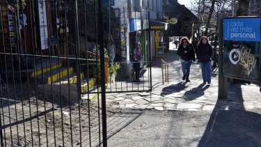 Instalan rejas a un anfiteatro al aire libre de Bariloche y fijan límite de uso