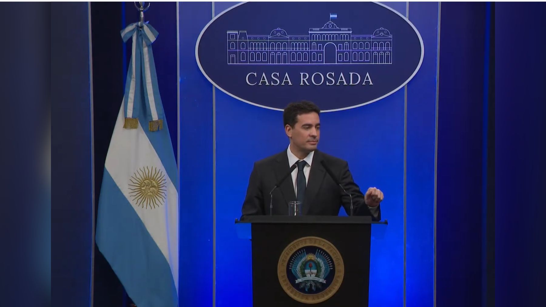 El vocero de Javier Milei desmintió su frase sobre Argentina siendo un «país bananero» en relación a Malvinas