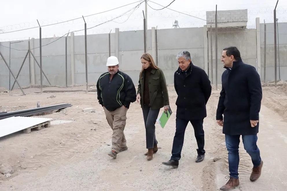 Figueroa visitó la construcción del nuevo pabellón de alta seguridad en la U11