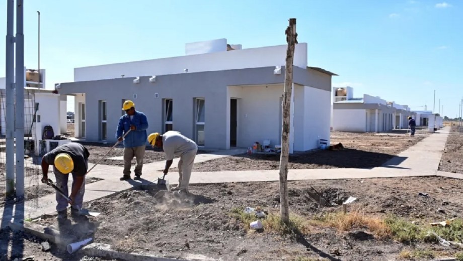 La cooperativa Río Negro elabora gran parte de los materiales para construcción de viviendas.