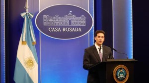 El vocero confirmó que Manuel Adorni mantiene la custodia oficial pese a que no es funcionario: «Por cuestiones de seguridad»