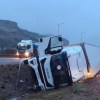 Imagen de Volcó un camión sobre la Ruta 22, en cercanías de Villa Regina: trasladaba paquetes a Neuquén