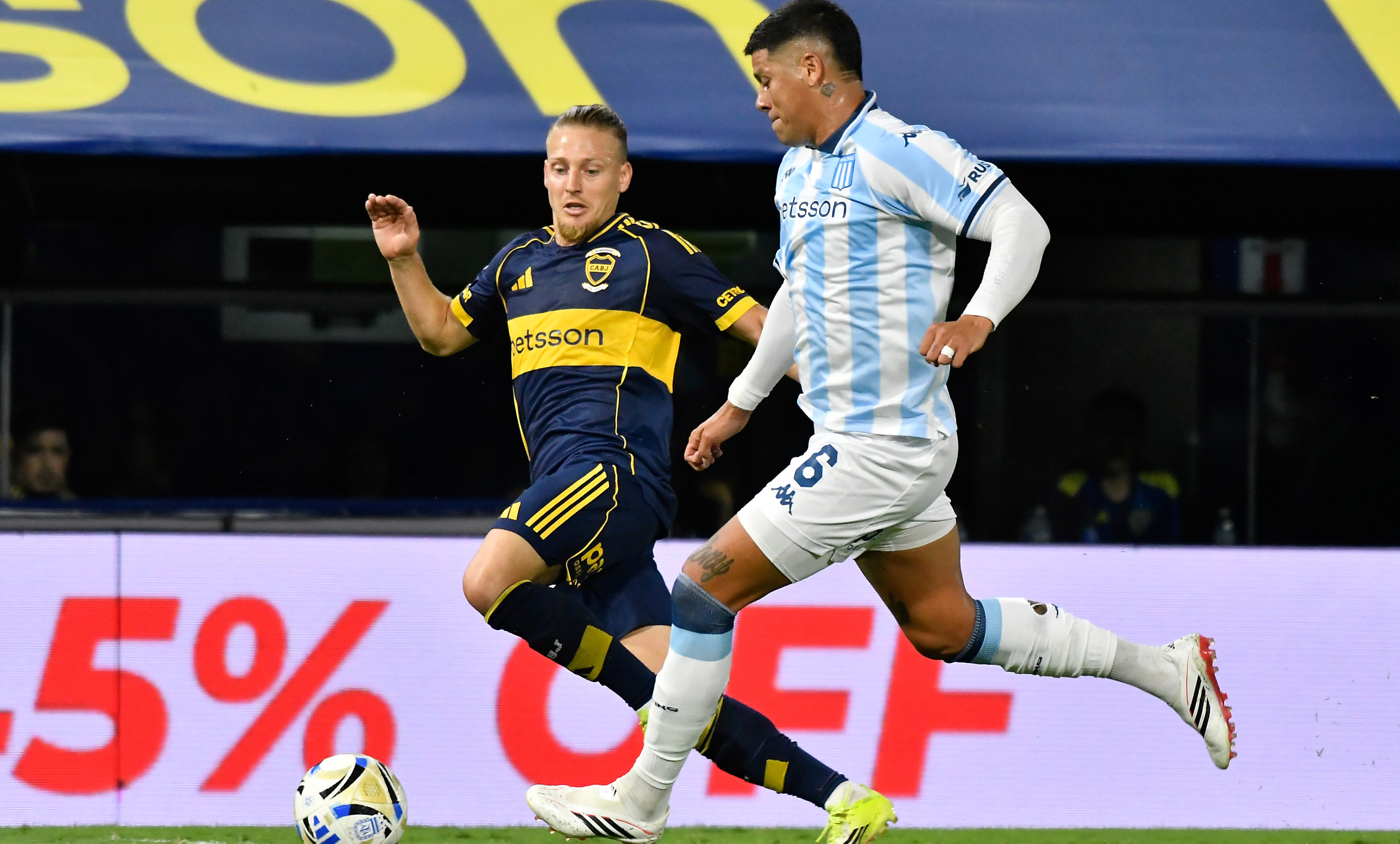 Boca Juniors enfrenta a Racing en un crucial clásico del Torneo Clausura