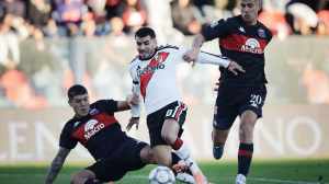 La polémica del partido: River pidió penal ante Tigre y Otamendi reclamó a Gariano