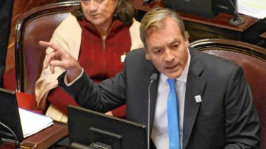 Martín Soria cargó contra Sturzenegger durante el debate en el Senado: «Buscan destruir la soberanía por dos monedas» 