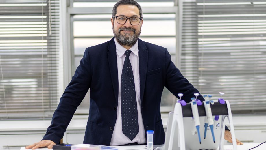 Omar Azzaroni, una trayectoria a favor de la Química. (FOTOS: Gentileza)