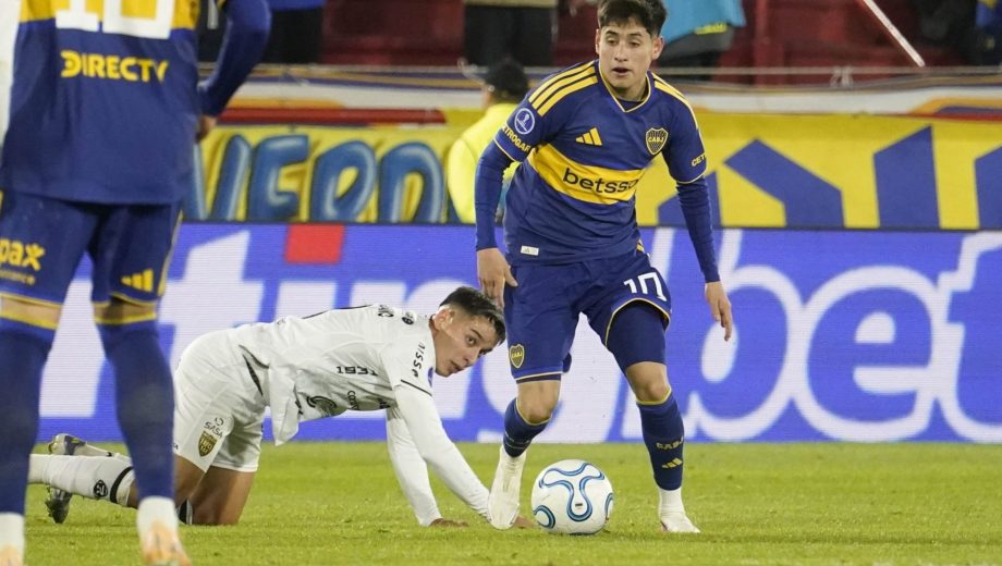 Tomás Aranda sufrió una fractura de peroné en el entrenamiento de Boca. (Foto: Clarín Fotografía)