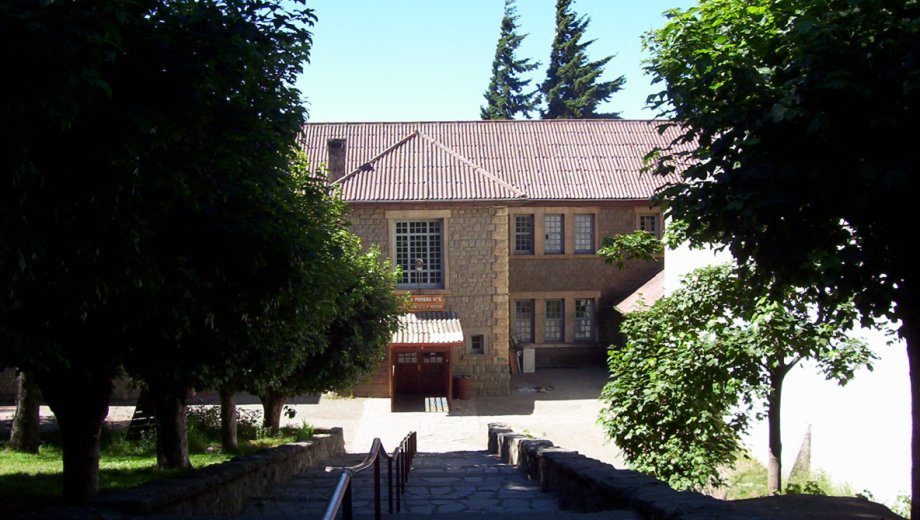 La Escuela 16 es un edificio histórico del centro de Bariloche. 