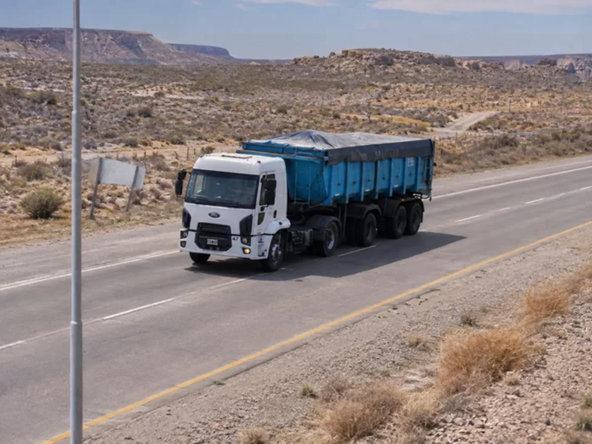 Más de 4000 camiones transportan arena hacia Vaca Muerta mensualmente