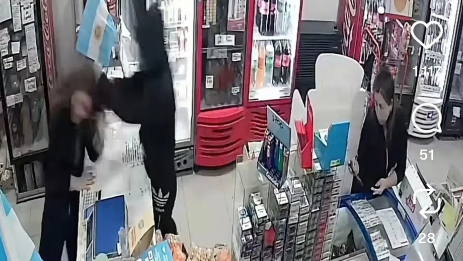 Agresiones y daños en comercios de Roca: intervino la Policía y una mujer quedó internada.