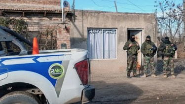 Robo a dos adolescentes en Huergo: una pista de Instagram llevó a un allanamiento y al secuestro de dos armas