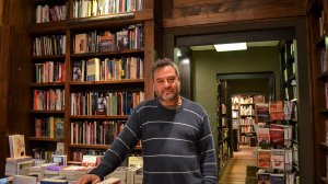 «Una historia familiar”, de Daniel Guebel: una saga de inmigrantes entre el humor y la tragedia
