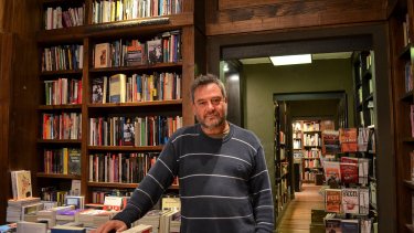 «Una historia familiar”, de Daniel Guebel: una saga de inmigrantes entre el humor y la tragedia
