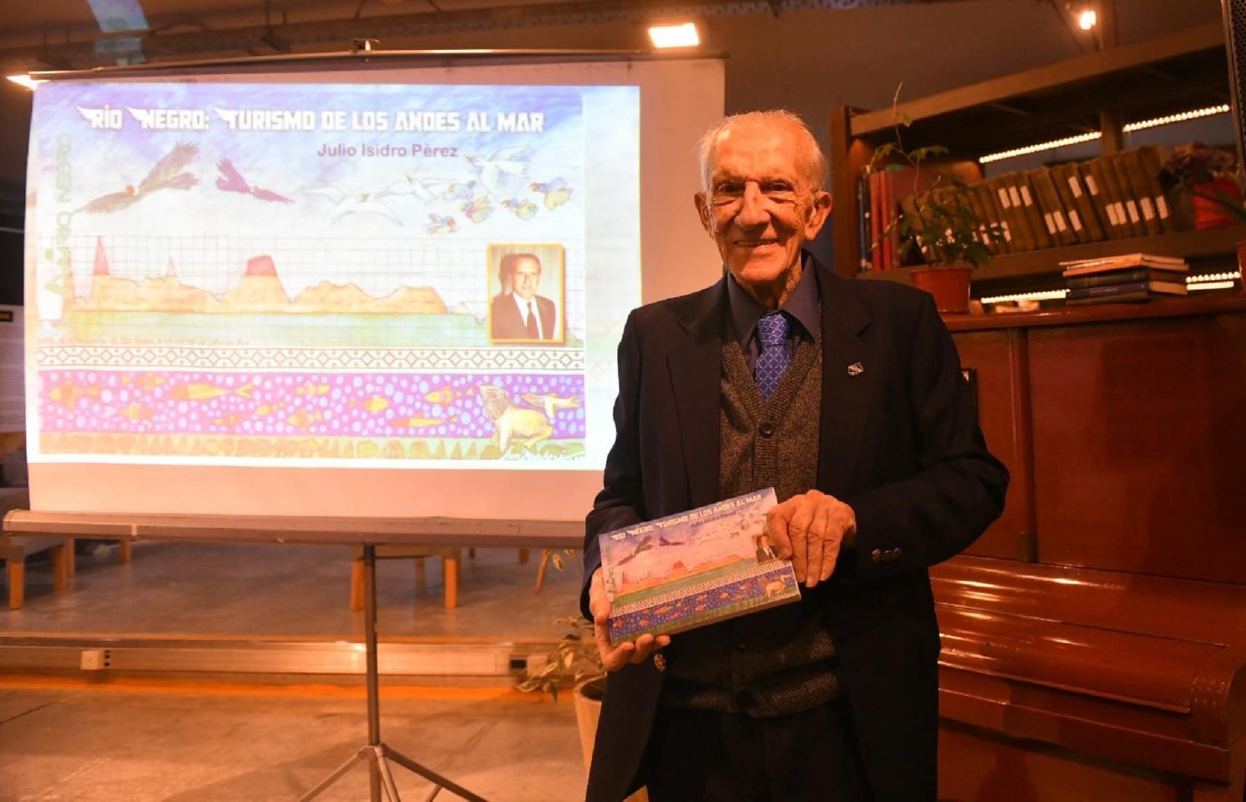 Presentación del libro de Julio Isidro Pérez sobre turismo en Río Negro