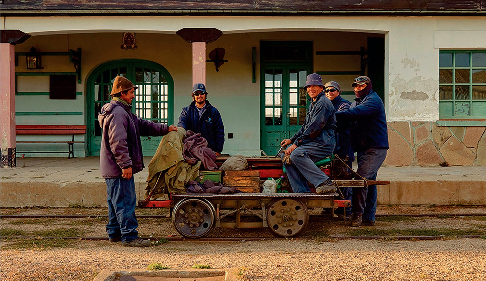 El libro que narra la historia del Tren Patagónico y su impacto social