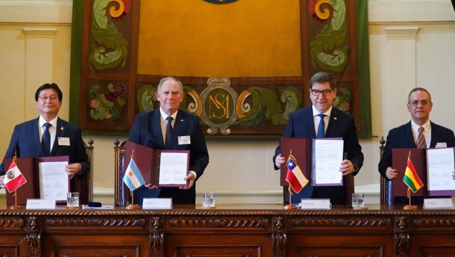 Representantes de Argentina, Chile, Bolivia y Perú firmaron en Santiago una declaración para fortalecer la cooperación y el desarrollo de minerales estratégicos. Foto gentileza.