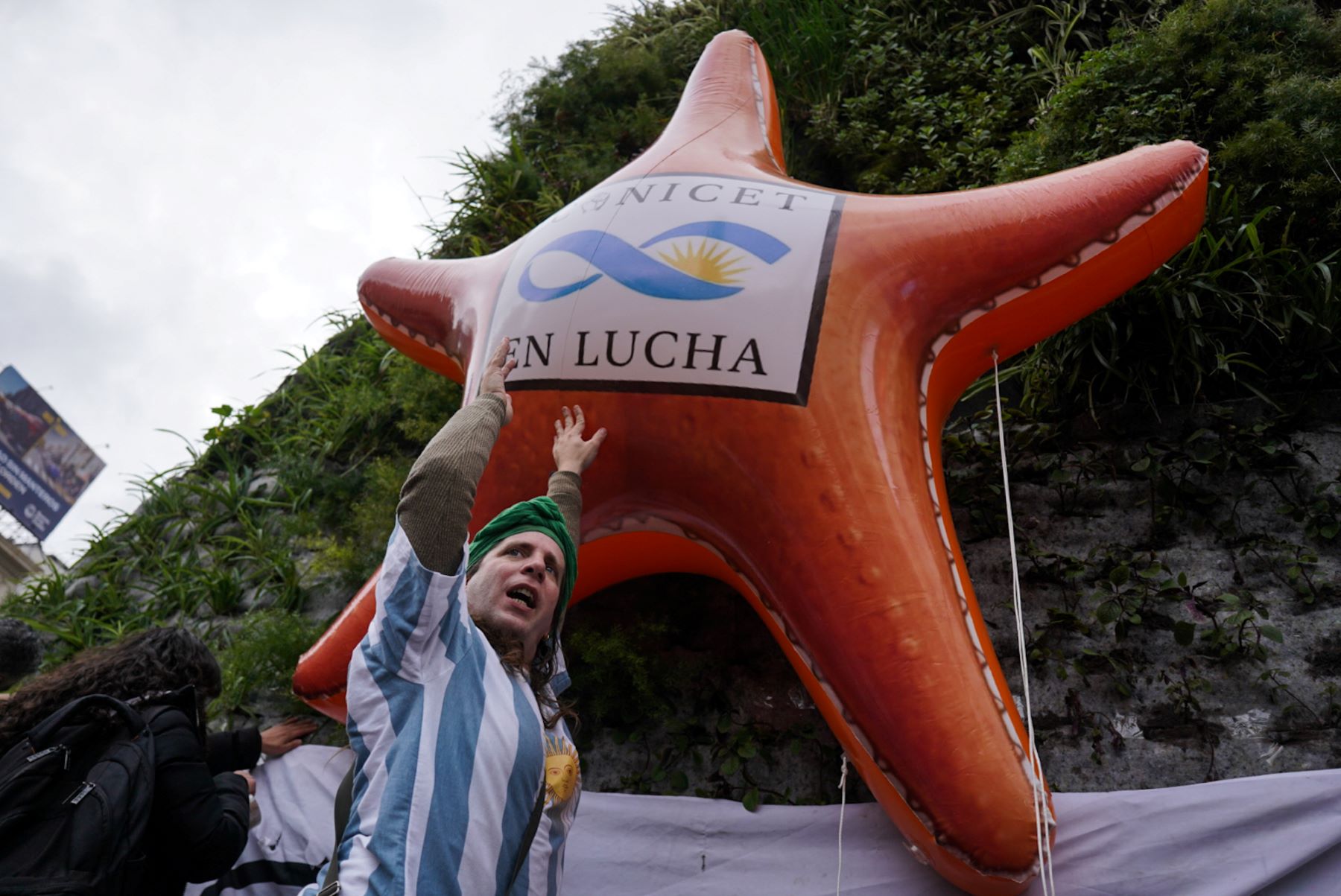 Reclamos por la ciencia argentina desde Bariloche hasta el Obelisco