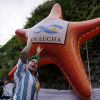 Imagen de "Ponete la camiseta": desde Bariloche al Obelisco, así fue el reclamo por la ciencia argentina este miércoles