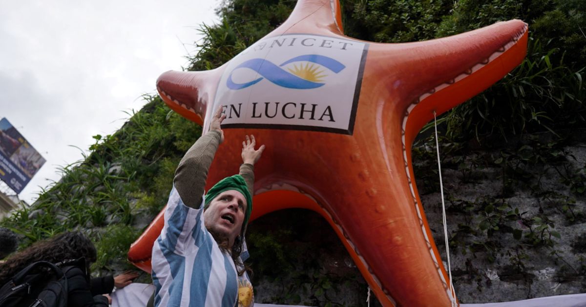 Reclamos por la ciencia argentina desde Bariloche hasta el Obelisco