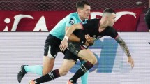 Imagen de Expulsión, ataque de locura  y tackle al árbitro de Ramiro Carrera, tras la victoria de Independiente sobre Lanús
