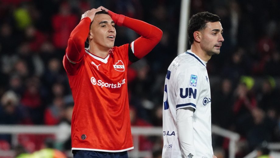 Lautaro Millan tuvo dos chances claras para poner en ventaja a Independiente. (Foto: Clarín Fotografía)