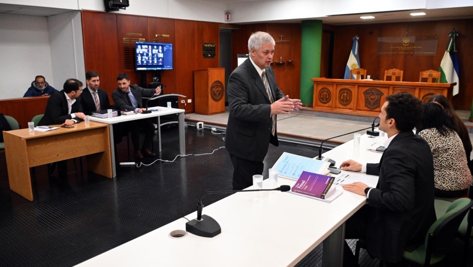 El juez Adrián Dvorzak suspendió la audiencia del 4 de junio y planificó acusaciones grupales. Foto: Marcelo Ochoa.