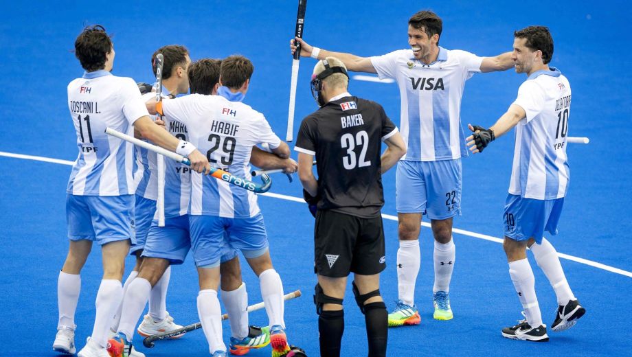 De 0-1 a 7-1. Argentina tuvo una gran reacción y goleo a los de Oceanía. (AFP)