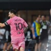 Imagen de Técnico argentino bromeó antes de enfrentar a Lionel Messi: "¿No podía seguir de vacaciones?"
