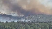 Imagen de Feroz incendio en España: declaran confinamiento en dos municipios de Madrid por el avance del fuego