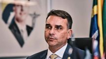 Imagen de Flávio Bolsonaro responsabilizó a Lula por los aranceles impuestos de Estados Unidos