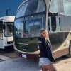 Imagen de La chica de los motorhomes: construyó el que usaron Tini, Robert De Niro y muestra el proceso en redes sociales