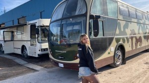 La chica de los motorhomes: construyó el que usaron Tini, Robert De Niro y muestra el proceso en redes sociales